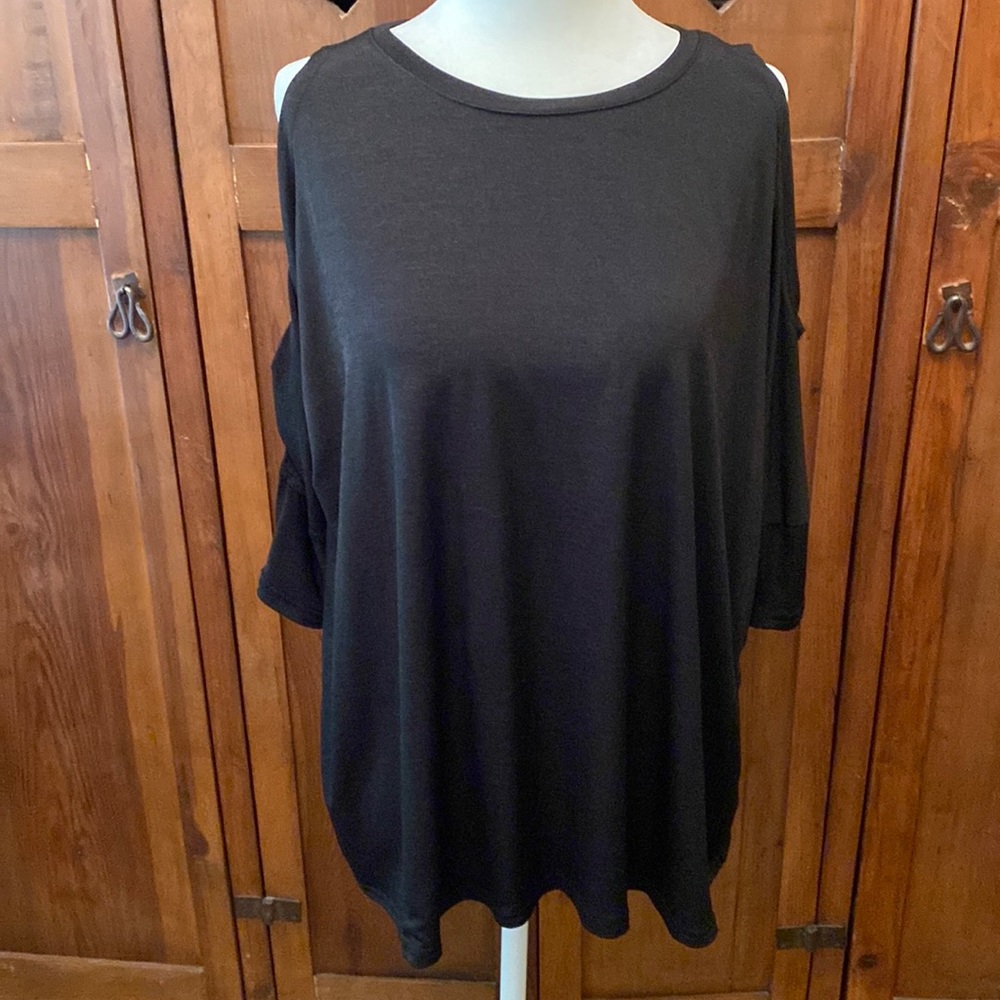 DL cold shoulder top
